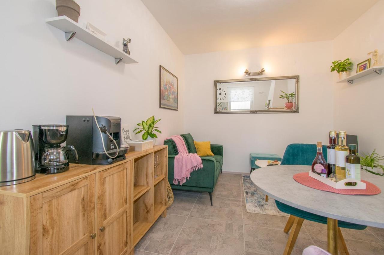 Apartman Enjoy โรวีน ภายนอก รูปภาพ