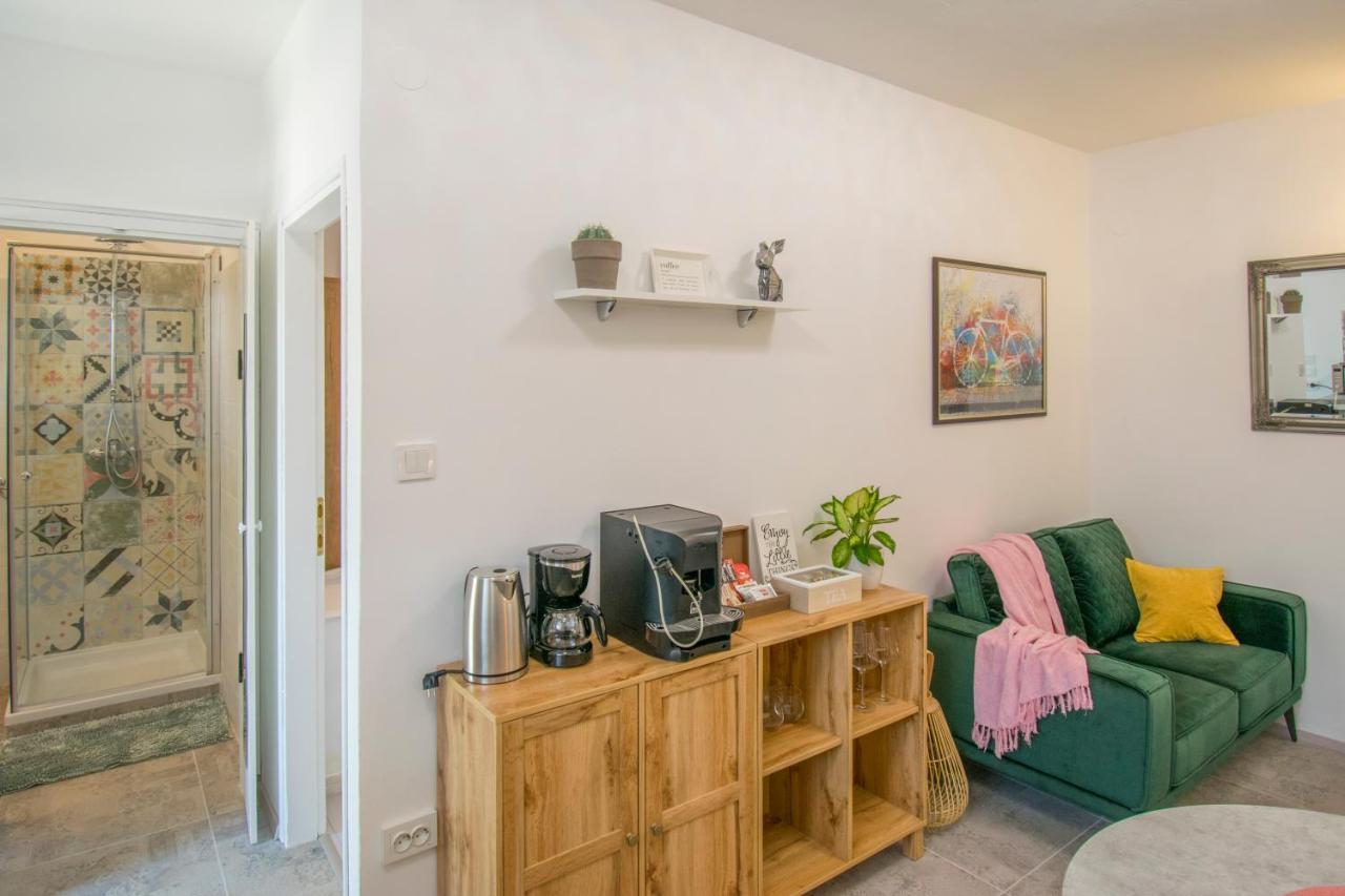 Apartman Enjoy โรวีน ภายนอก รูปภาพ
