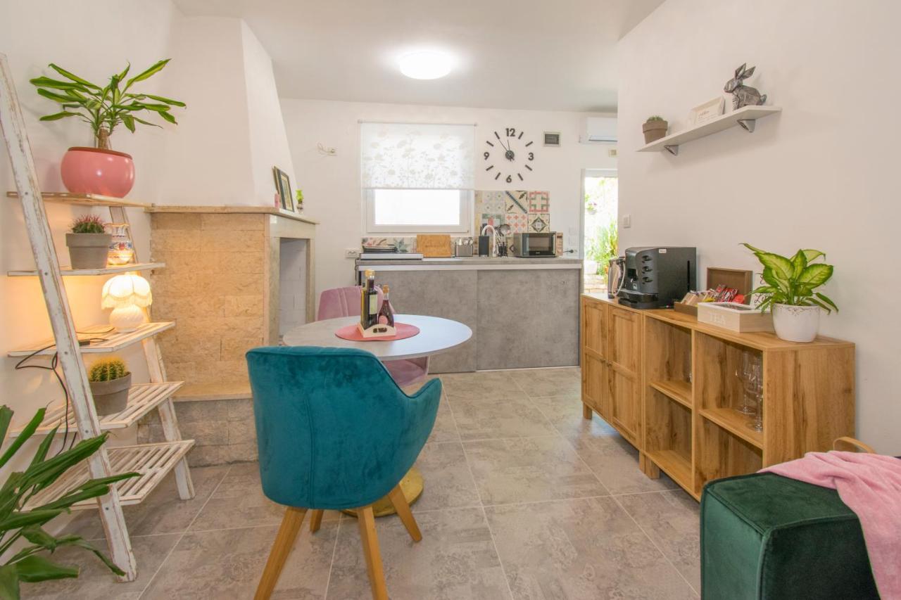 Apartman Enjoy โรวีน ภายนอก รูปภาพ