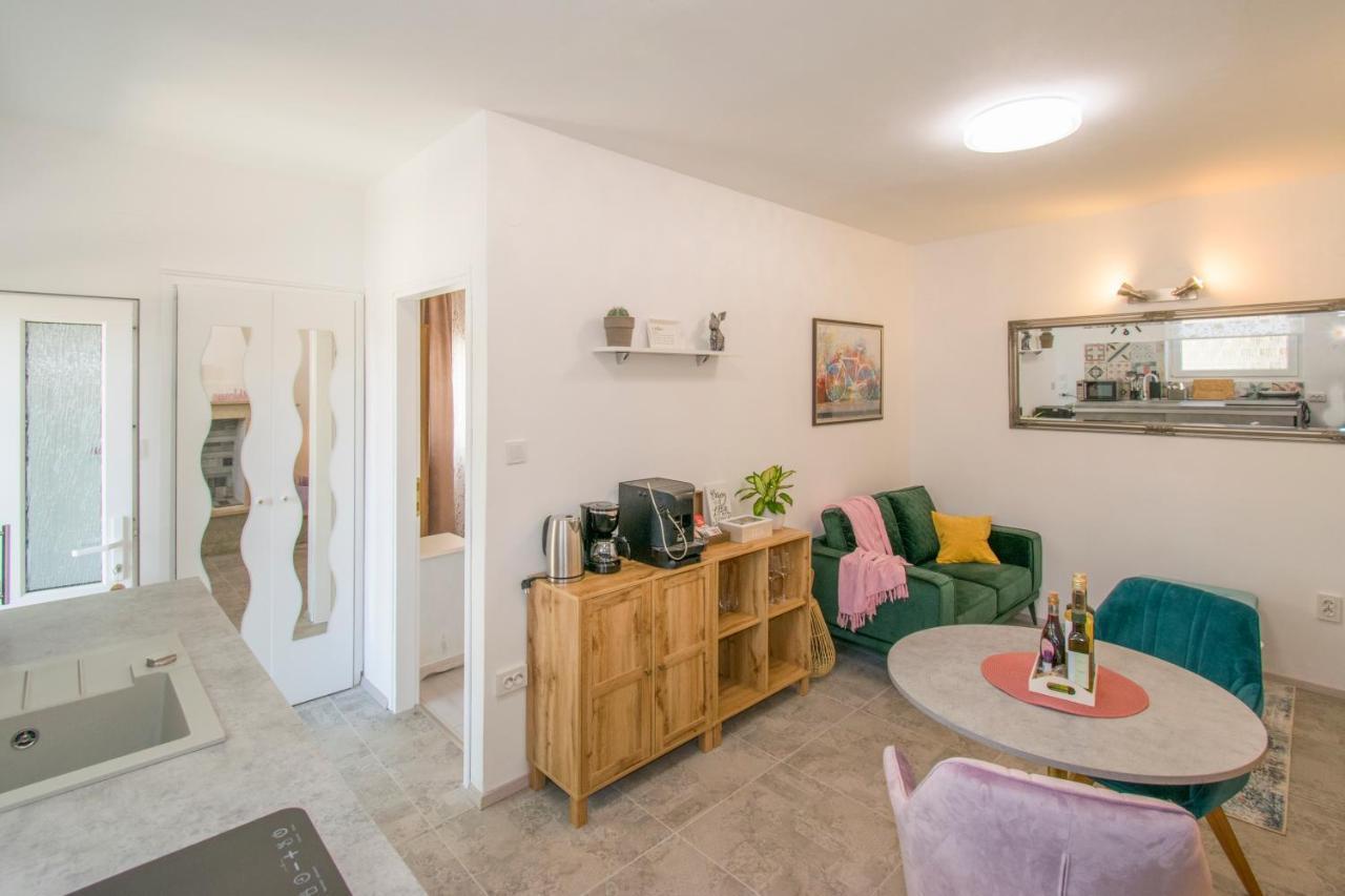 Apartman Enjoy โรวีน ภายนอก รูปภาพ