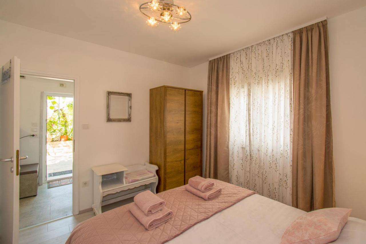 Apartman Enjoy โรวีน ภายนอก รูปภาพ